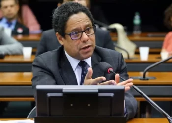 Relator cede e retira do PL das Fake News agência para fiscalizar plataformas