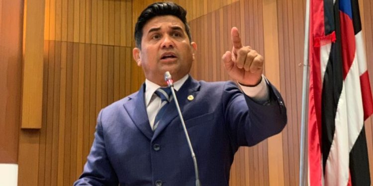 Wellington do Curso avalia greve de rodoviários e critica Prefeitura de São Luís pela situação