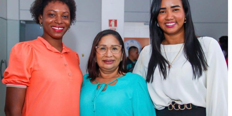 “Advim do ensino público, por isso sei bem o que é falta de professor e transporte escolar” Disse Yane Pessoa ao assumir a SEMED.