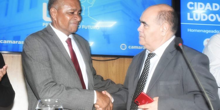 Cidadão Ludovicense:  Astro de Ogum entrega honraria ao ex-vereador César Bombeiro