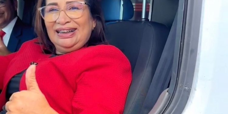 Duas novas ambulâncias são entregues à prefeita Paula Azevedo para reforçar a saúde em Paço do Lumiar