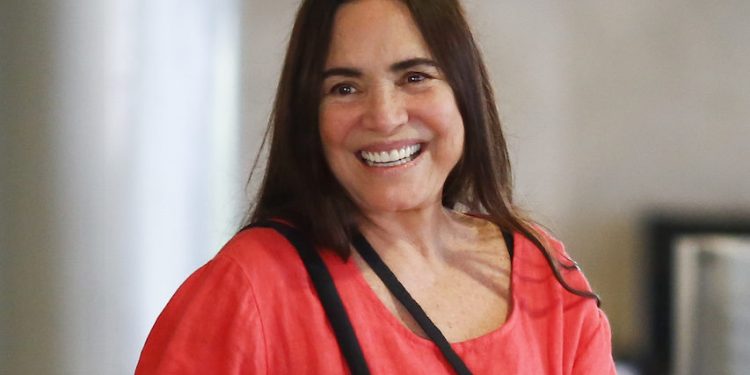 Filho e neto da atriz Regina Duarte feitos reféns durante assalto