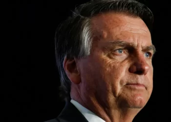 Bolsonaro diz que operação da PF foi feita “para esculachar” e que nunca pediram seu cartão de vacina para entrar nos EUA