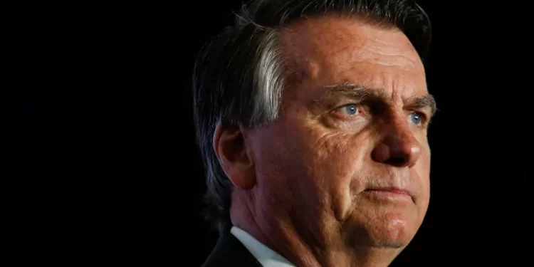 Bolsonaro diz que operação da PF foi feita “para esculachar” e que nunca pediram seu cartão de vacina para entrar nos EUA