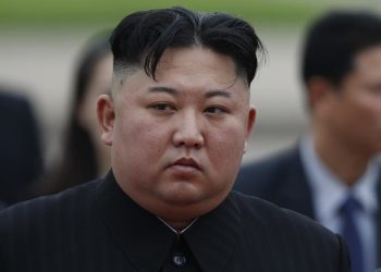 Coreia do Norte: bebê de 2 anos é condenado à prisão perpétua por pais serem pegos com Bíblia