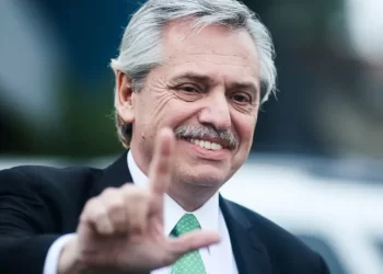 Crise econômica faz argentinos emigrarem ao Brasil em número recorde