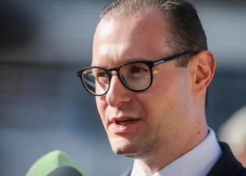 Senadores alvos de inquéritos vão decidir ida de Zanin para o STF