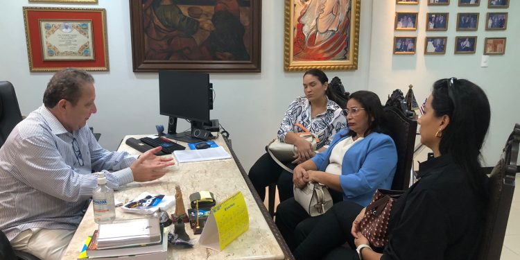 Prefeita Paula Azevedo e desembargador Cleones Cunha reúnem para tratar sobre ampliação de políticas públicas voltadas às mulheres em Paço do Lumiar
