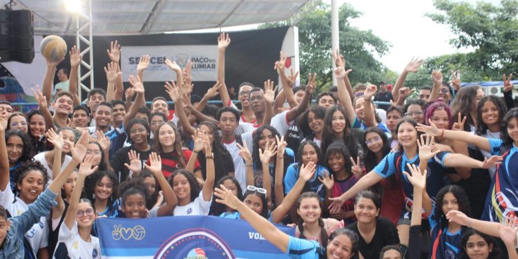 Paço do Lumiar : Instituto resgate  clube do vôlei vem transformando a juventude luminense.