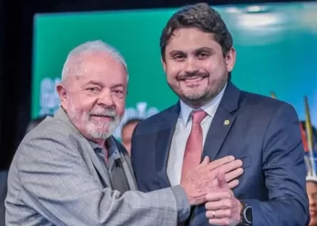 Sogro de Juscelino Filho monta ‘gabinete paralelo’ no Ministério das Comunicações