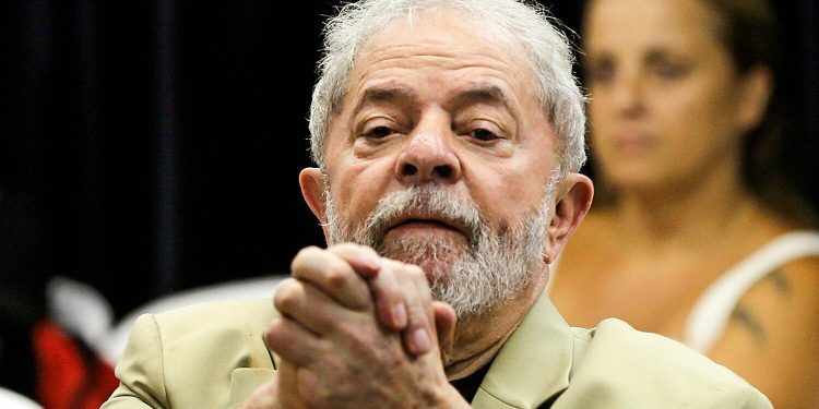 Governo Lula vem beneficiando parentes de políticos com doações de equipamentos, diz jornal