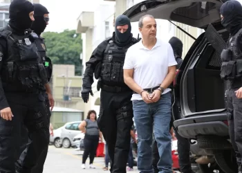 Sérgio Cabral será homenageado por escola de samba do Rio de Janeiro no Carnaval 2024