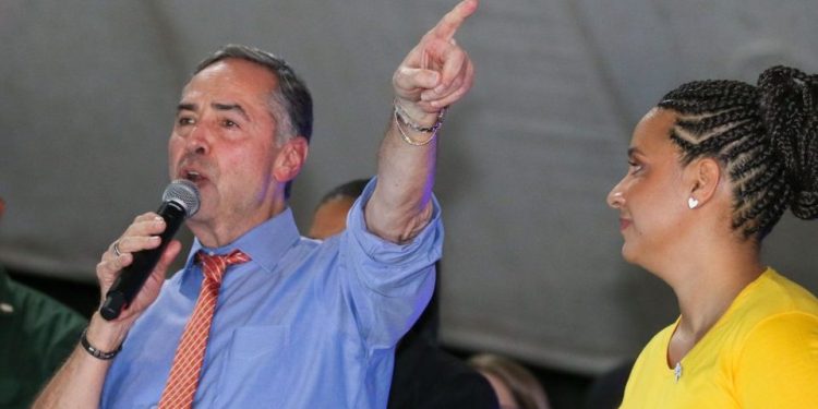 Deputados e senadores   pede impeachment de Barroso após ministro fazer militância politica   em congresso da UNE