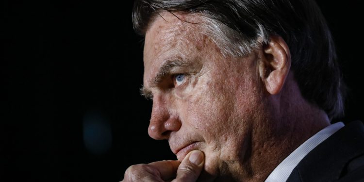 Bolsonaro deve depor hoje à PF