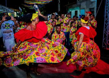 Uma explosão de ritmos e cores marcam a abertura do Festival do Sarnambi em Paço do Lumiar