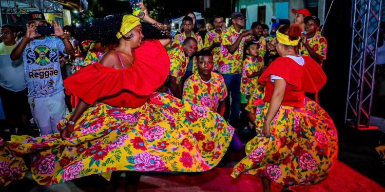 Uma explosão de ritmos e cores marcam a abertura do Festival do Sarnambi em Paço do Lumiar