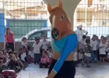 Show do ‘Cavalo Tarado’ em escolas públicas teria custado 50 mil reais aos cofres públicos