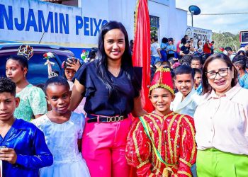 Paço do Lumiar: Prefeita Paula Azevedo (Pcdob) e a Secretária de Educação Yanne Pessoa acompanham desfiles cívicos 