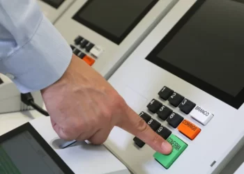 Câmara aprova um dos projetos da minirreforma eleitoral a toque de caixa