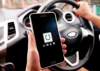Justiça condena Uber a pagar R$ 1 bi e registrar motoristas
