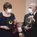 Nobel de Medicina 2023 vai para Katalin Karikó e Drew Weussnab por pesquisas que permitiram criação de vacinas contra Covid