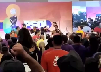 BAIXARIA: Congresso do PSOL termina com troca de socos e vitória do grupo de Boulos para comandar o partido