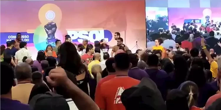 BAIXARIA: Congresso do PSOL termina com troca de socos e vitória do grupo de Boulos para comandar o partido