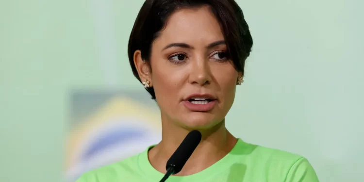 Como primeira-dama, não queria ser viajante turista, diz Michelle Bolsonaro