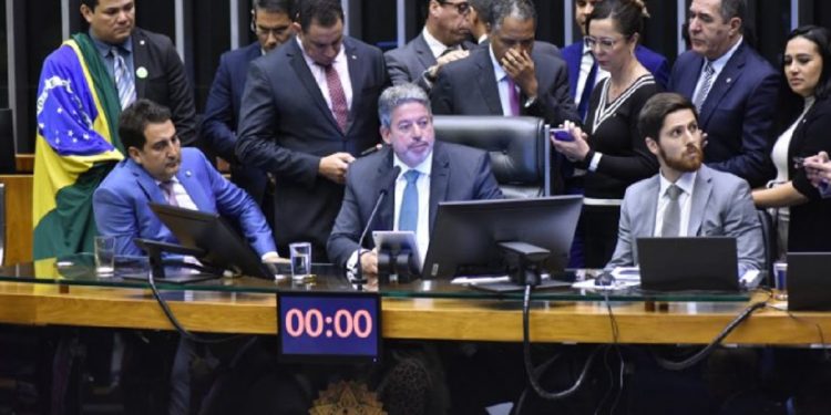 PEC que permite CONGRESSO DERRUBAR decisões do STF começa a tramitar na CÂMARA DOS DEPUTADOS; ENTENDA