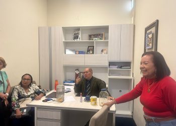 Aposentados do magistério comemoram aprovação na Câmara Municipal do PL que vai beneficiar a categoria.