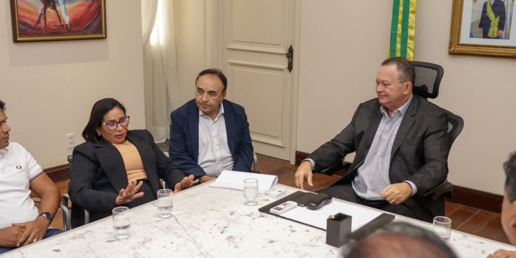 “O coletivo precisa sobrepor-se ao individual”, diz Paula Azevedo após reunião com Carlos Brandão para discutir demandas administrativas em Paço do Lumiar.