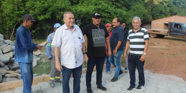 Prefeito de Godofredo Viana vistoria obras na saúde, educação e infraestrutura