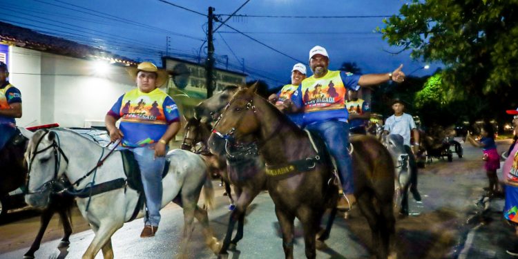 Jorge Marú Com o Povo em Cavalgada na Sede do Paço