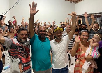 Jorge Marú ouve moradores durante visitas em comunidades de Paço do Lumiar 