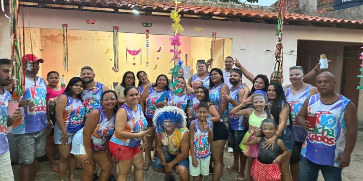 Cidade Verde: Bloco “Os Cachaçados” Anima as Ruas do Bairro.