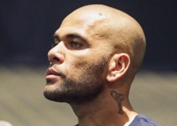 Mãe de Daniel Alves expõe mulher que acusa filho de estupro