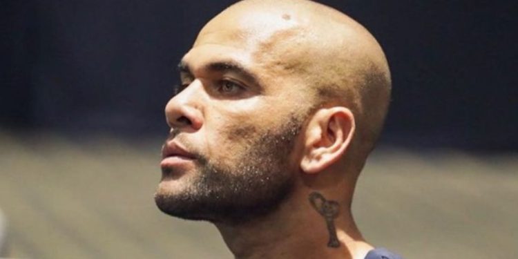 Mãe de Daniel Alves expõe mulher que acusa filho de estupro