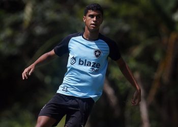 Jogador do Botafogo é internado após sofrer traumatismo craniano