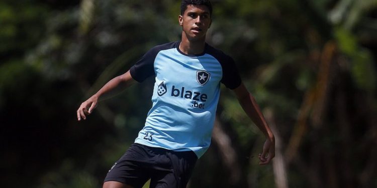 Jogador do Botafogo é internado após sofrer traumatismo craniano