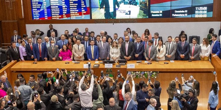 Sessão solene marca abertura do Ano Legislativo no Parlamento Estadual