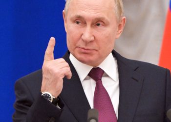 Putin diz que Ocidente arrisca guerra nuclear na Ucrânia