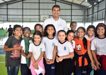 Prefeito Eduardo Braide entrega quadra poliesportiva da U.E.B. Padre Antônio Vieira, no Jardim São Cristóvão, completamente renovada