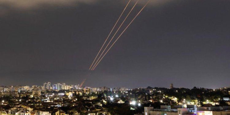 O alerta máximo em Israel após ataque iraniano sem precedentes