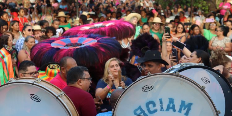 Uma Tarde Memorável de Celebração das Mães no Maiobão : Emoção, Prêmios e Reconhecimento.