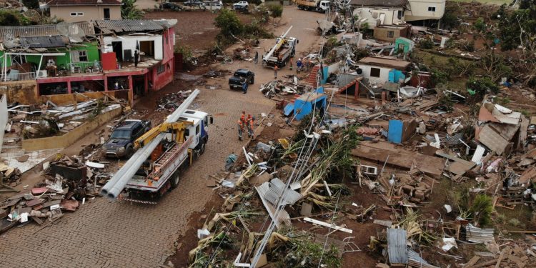 Rio Grande do Sul tem novos deslizamentos e rios voltam a transbordar; mortes sobem para 143