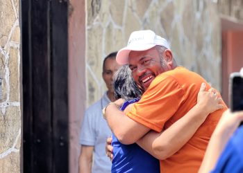 Jorge Marú Recebe Acolhimento Caloroso em Caminhada pelo Maiobão