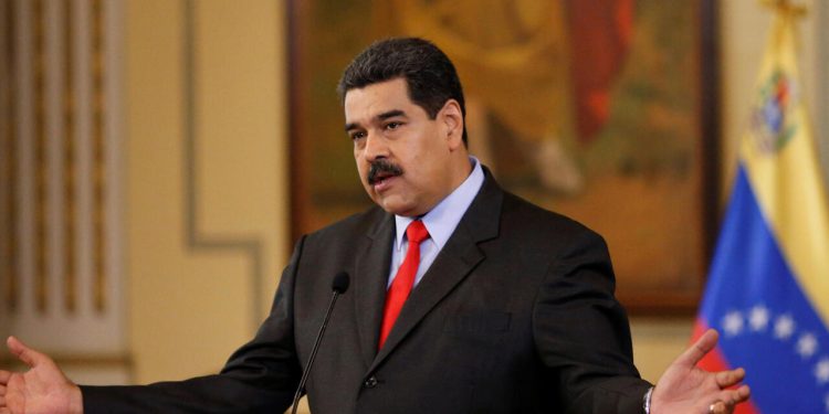 Maduro ataca WhatsApp e pede que população desinstale aplicativo