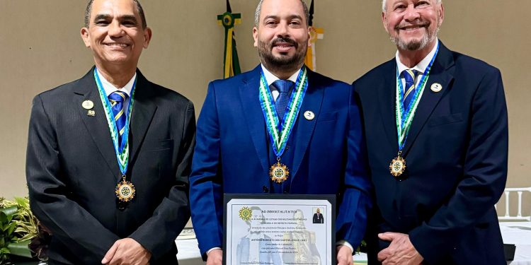 Vereador Major Roberto: O Novo Imortal da Academia de Letras dos Militares Estaduais do Brasil