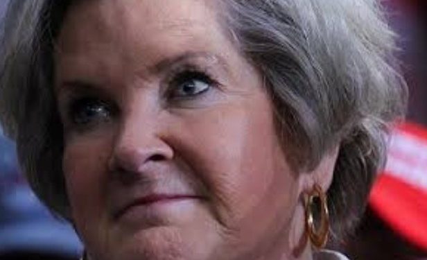 Donald Trump Anuncia Susie Wiles como Chefe de Gabinete do Novo Governo