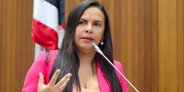 Ana do Gás denuncia violência política de gênero em ação contra reeleição de Iracema Vale